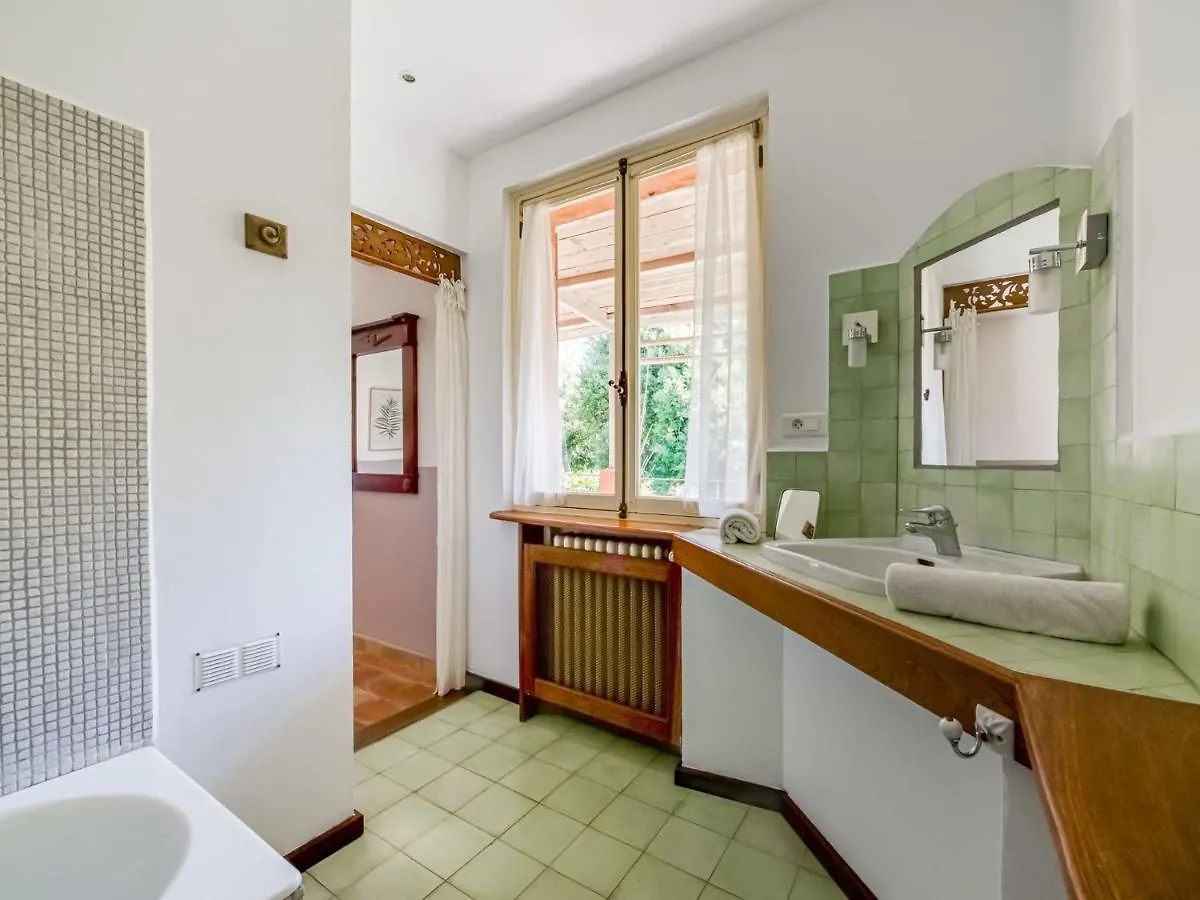 Secluded Holiday Home In La Croix Valmer Near Seabeac