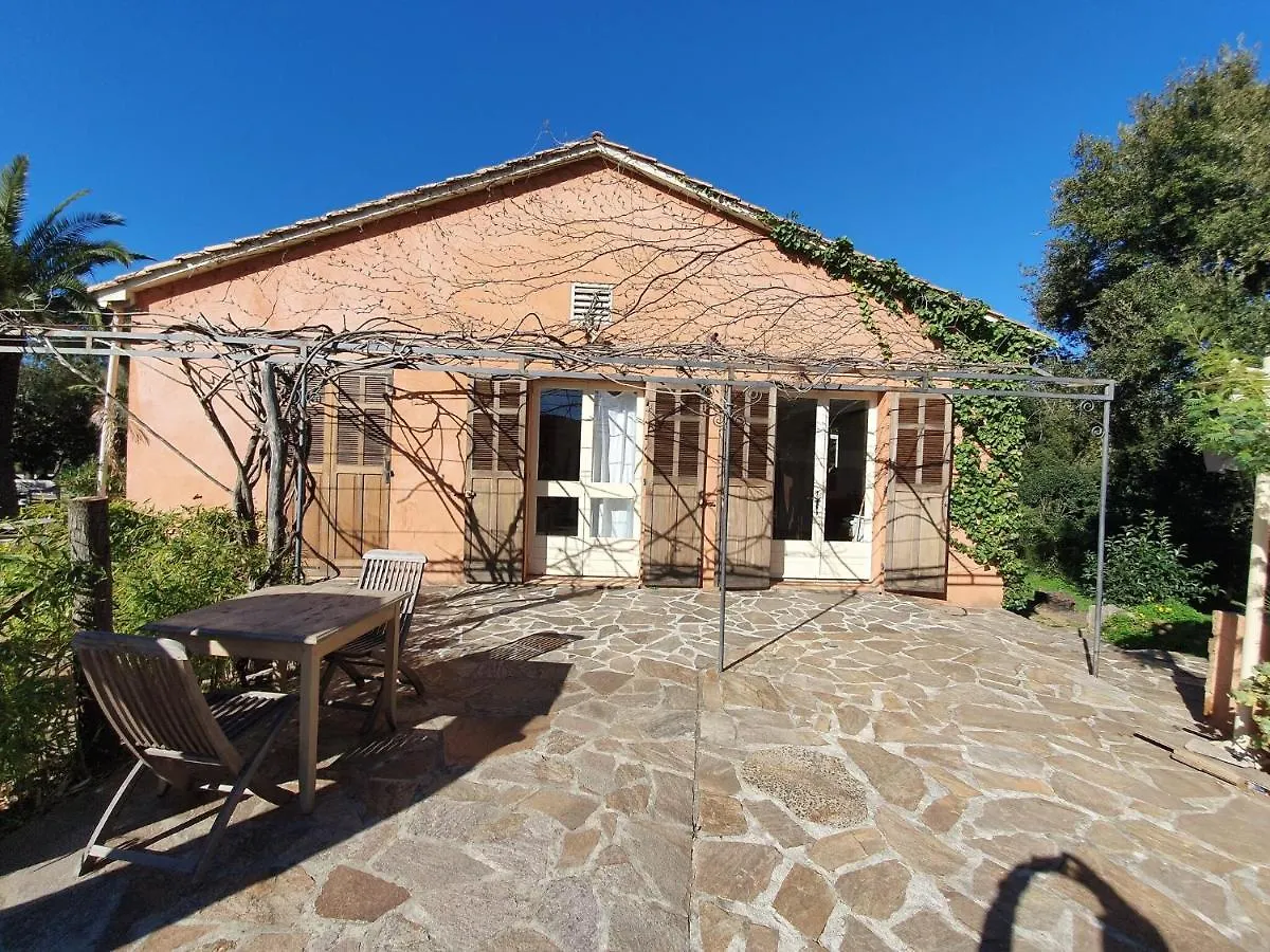 Secluded Holiday Home In La Croix Valmer Near Seabeac  La Croix-Valmer